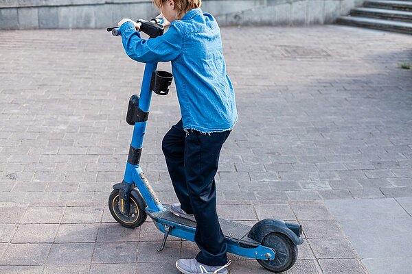 E-Roller, Kinder stark machen, Kinder schützen, Kinderschutz, Kinder vor Gefahren schützen, LUCO KIDS, Zeltplatz